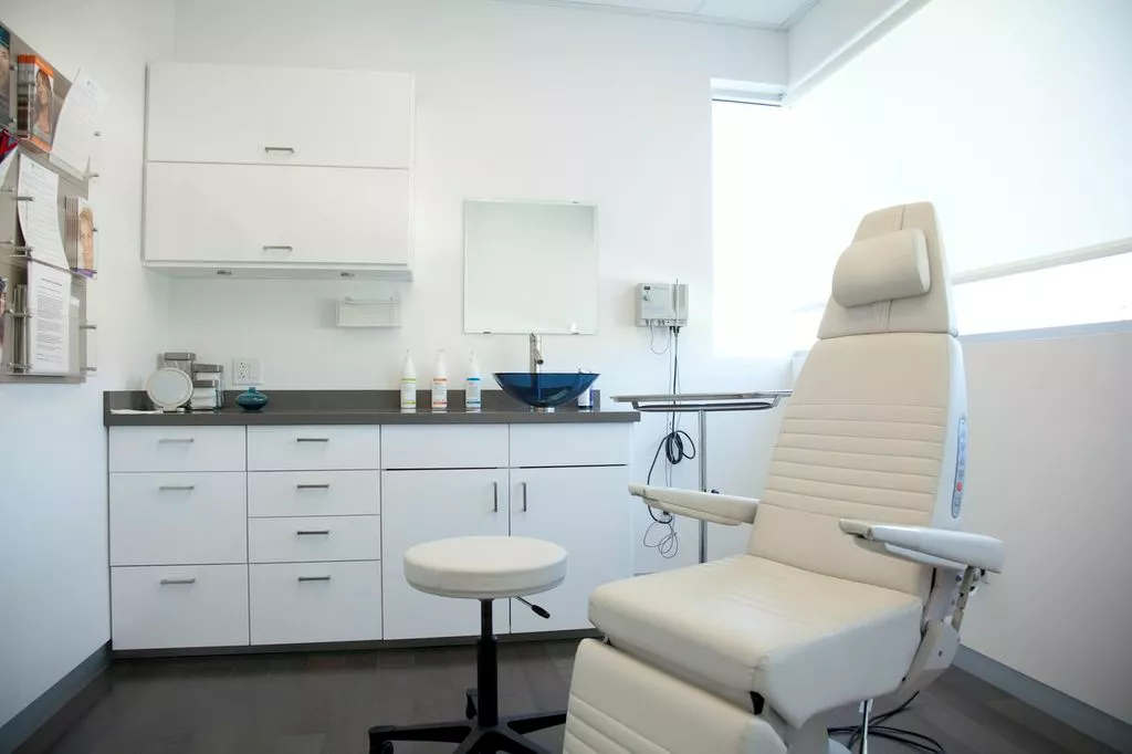 ديكورات عيادات جلدية تجميلية